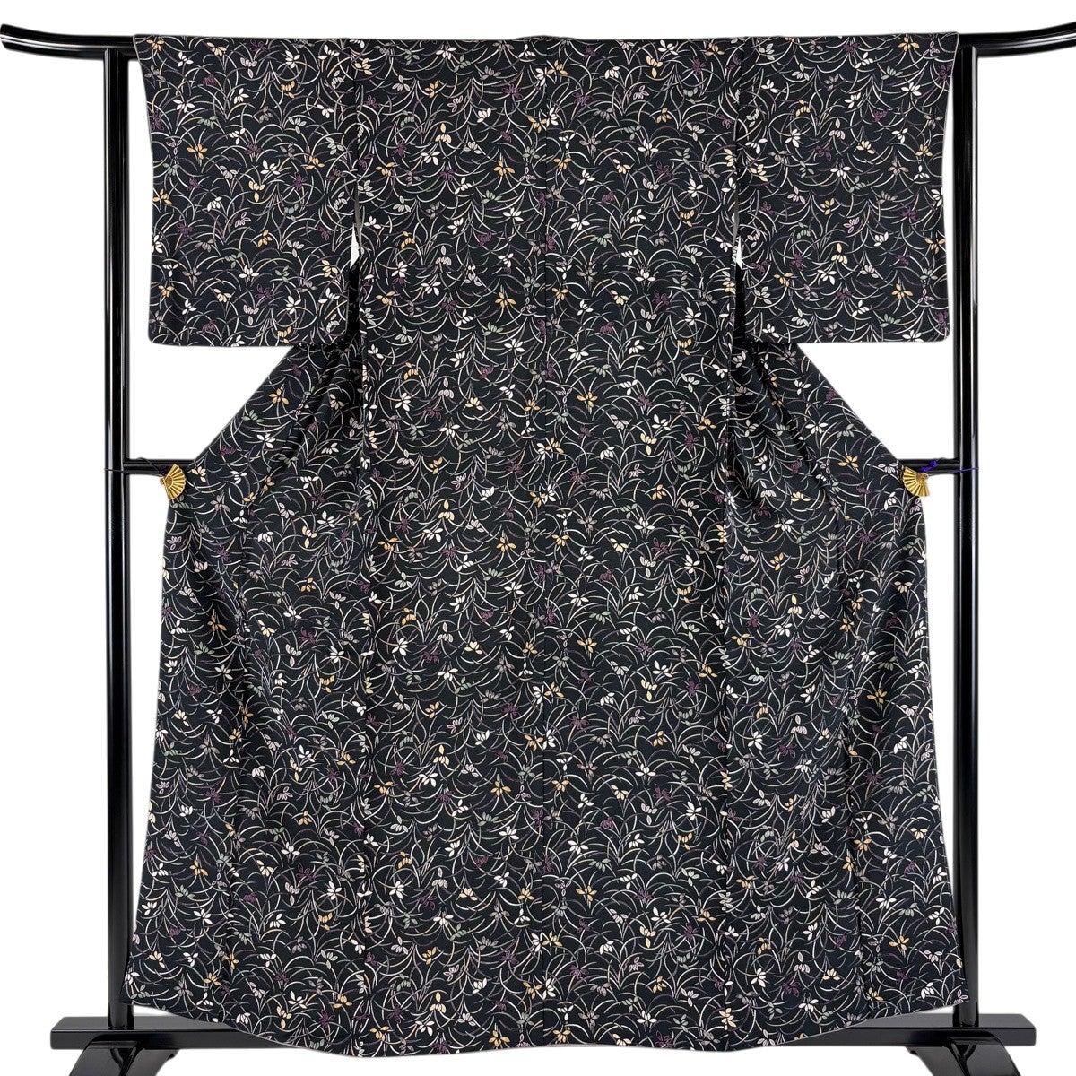 美品】 小紋 身丈156cm 裄丈62cm S 袷 楓 草花 縮緬 焦茶色 正絹 優品