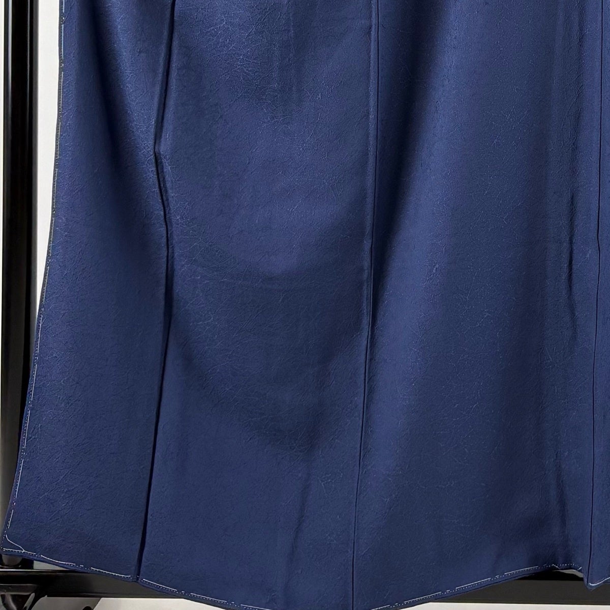 美品】 色無地 身丈159cm 裄丈66cm M 袷 落款あり 地紋 紺色 正絹 秀品
