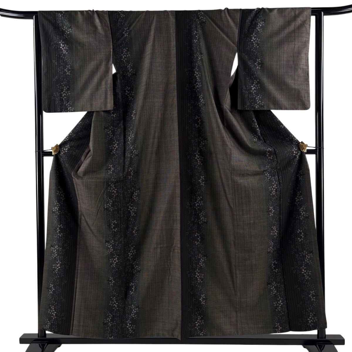 美品】 紬 身丈156cm 裄丈64cm M 袷 やまと 縞 草花 墨色 正絹 秀品