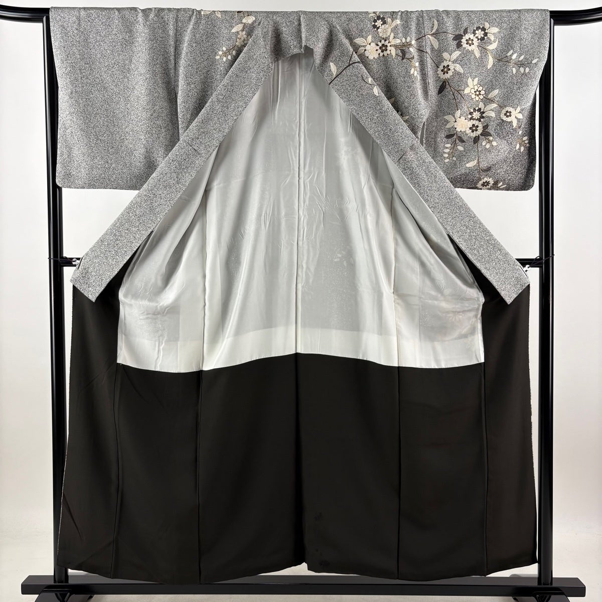 訪問着 身丈154cm 裄丈65.5cm M 袷 桜 菊 金彩 黒灰 正絹 秀品｜中古