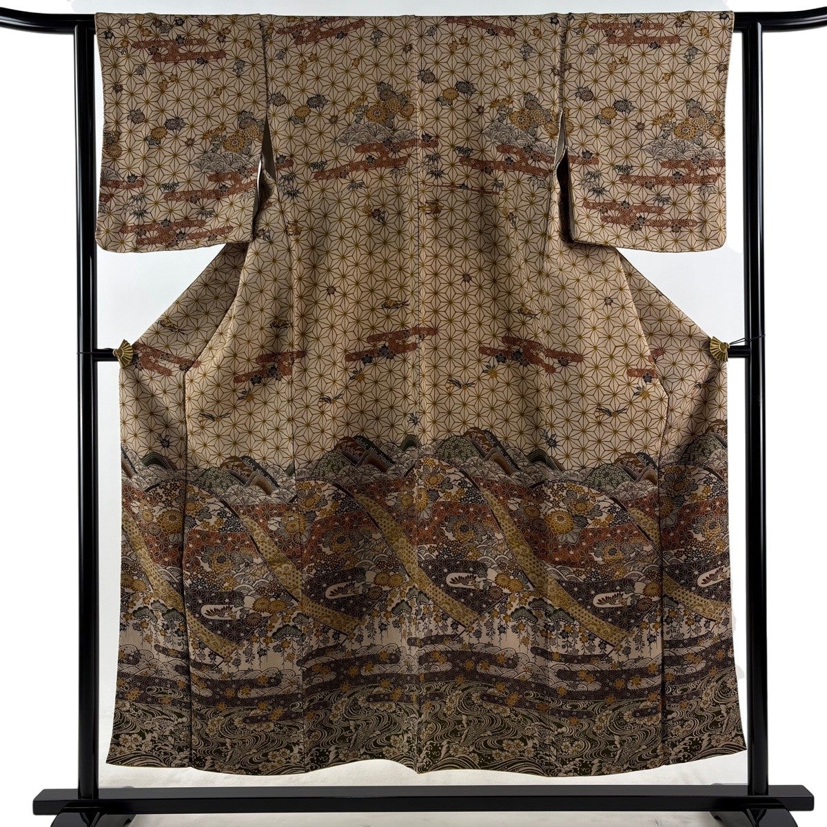 美品】 訪問着 身丈152cm 裄丈63cm S 袷 山並み 草花 縮緬 薄茶色 正絹
