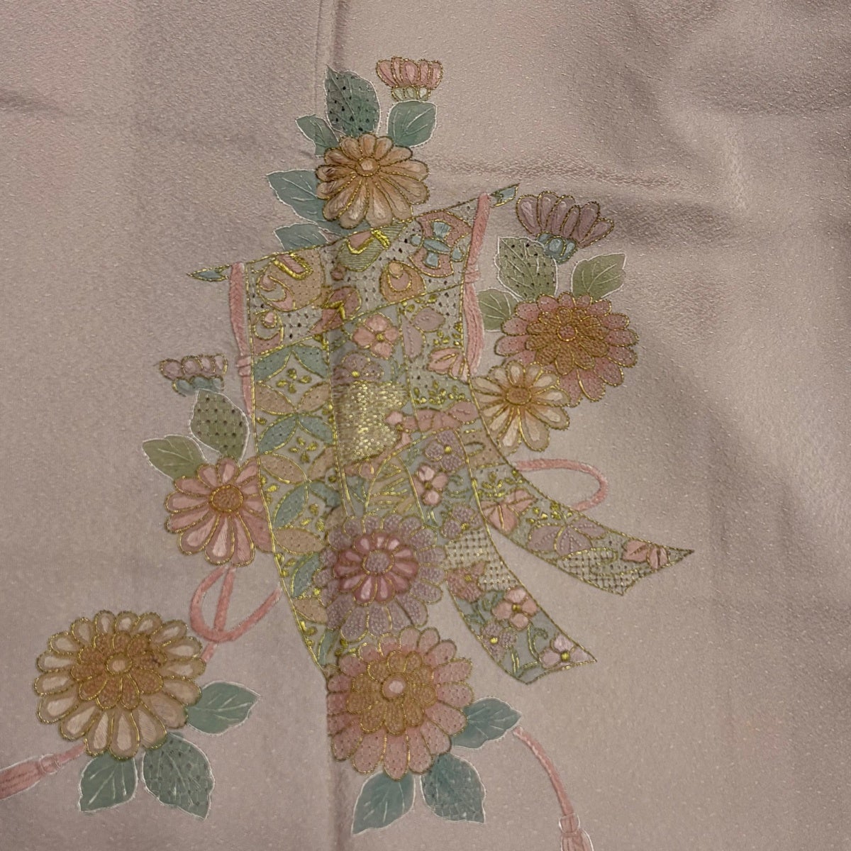 付下げ 身丈153cm 裄丈66cm M 袷 几帳 菊 金糸 刺繍 ピンク 正絹 秀品