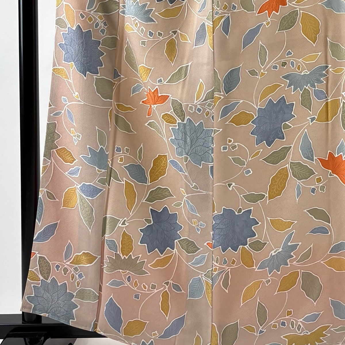 美品】 小紋 身丈160cm 裄丈65.5cm M 袷 バチ衿 草花 地紋 ピンク