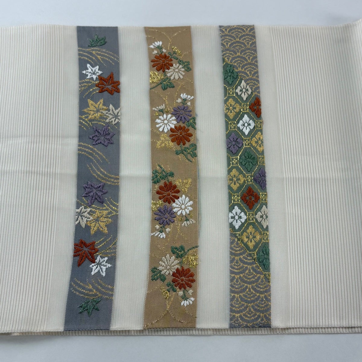 袋帯 秀品 夏帯 絽 蝶 草花 金糸 刺繍 白 お太鼓柄 正絹｜中古・古着