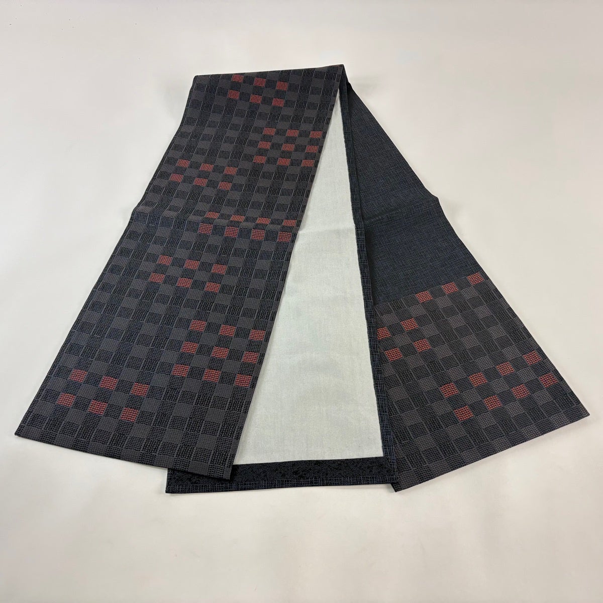 正絹 綴れ名古屋帯 幾何学文様 六角模様（未使用品) 美品】 開き名古屋帯 秀品 市松模様 幾何学 黒灰 正絹｜中古・古着