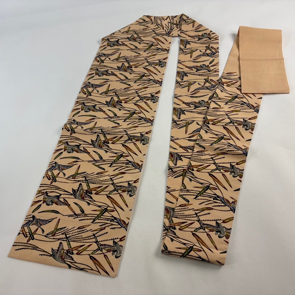 美品】 名古屋帯 逸品 証紙あり 琉球びんがた 鳥 葉 薄オレンジ 正絹