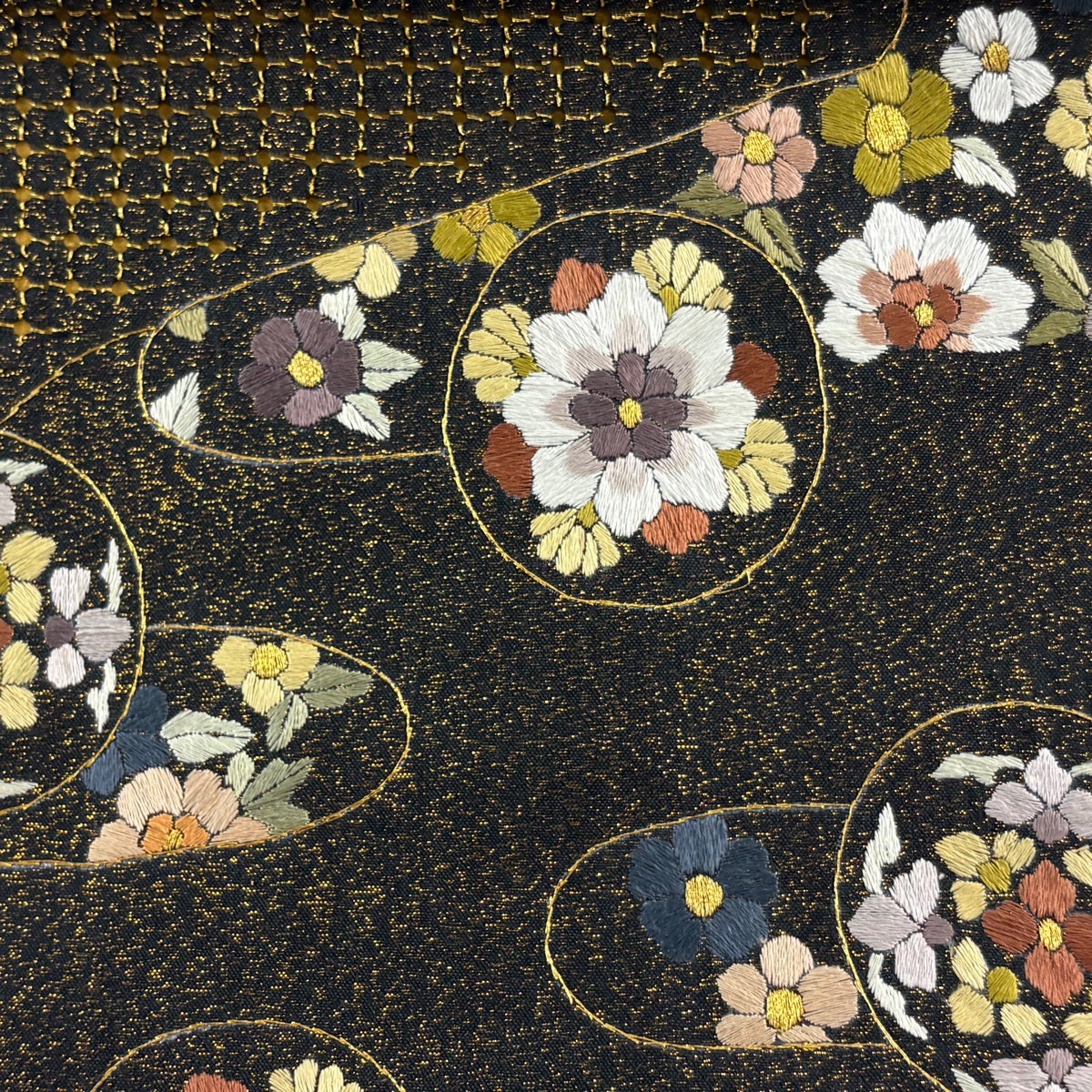 袋帯 逸品 華文 草花 金糸 刺繍 黒 六通 正絹｜中古・古着・リサイクル