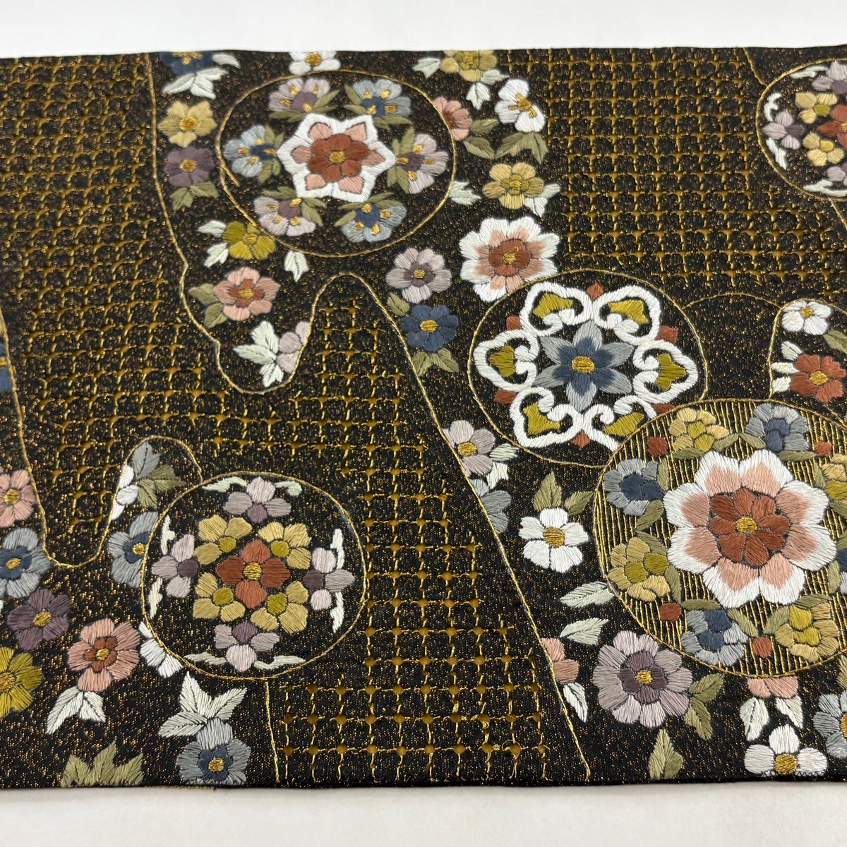 袋帯 逸品 華文 草花 金糸 刺繍 黒 六通 正絹｜中古・古着・リサイクル