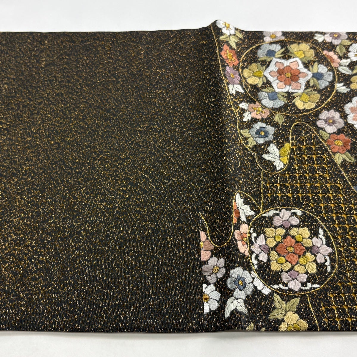 袋帯 逸品 華文 草花 金糸 刺繍 黒 六通 正絹｜中古・古着・リサイクル