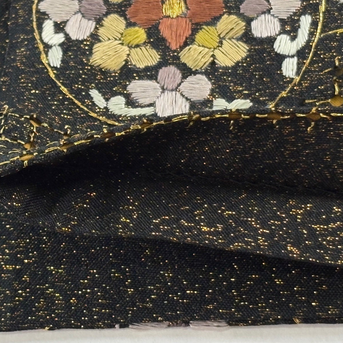 袋帯 逸品 華文 草花 金糸 刺繍 黒 六通 正絹｜中古・古着・リサイクル