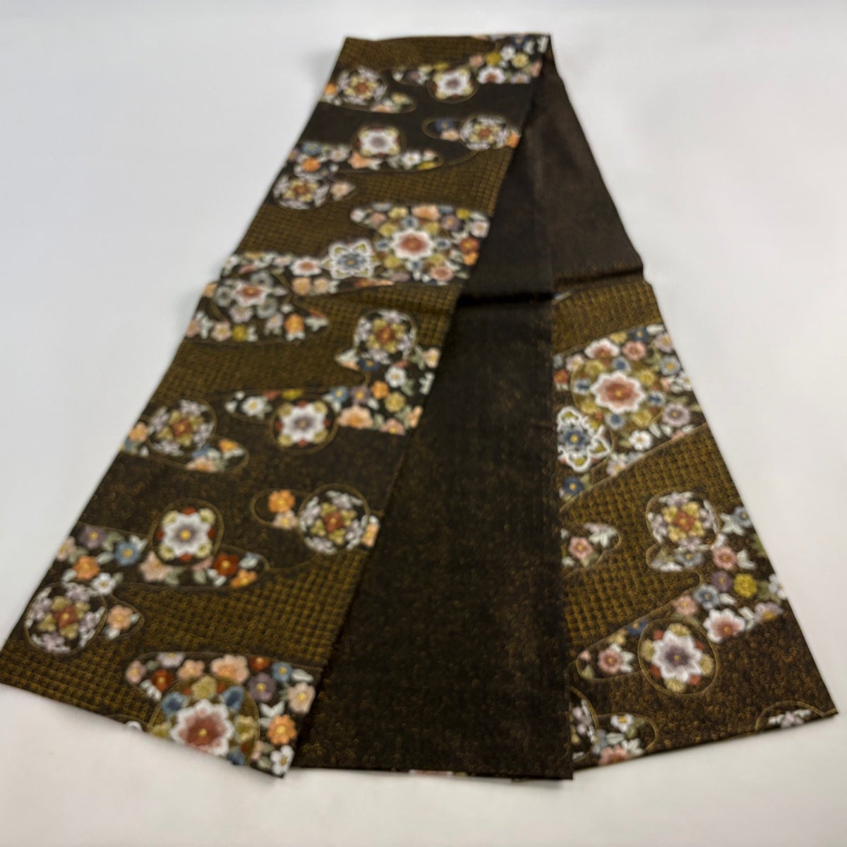 袋帯 逸品 華文 草花 金糸 刺繍 黒 六通 正絹｜中古・古着・リサイクル
