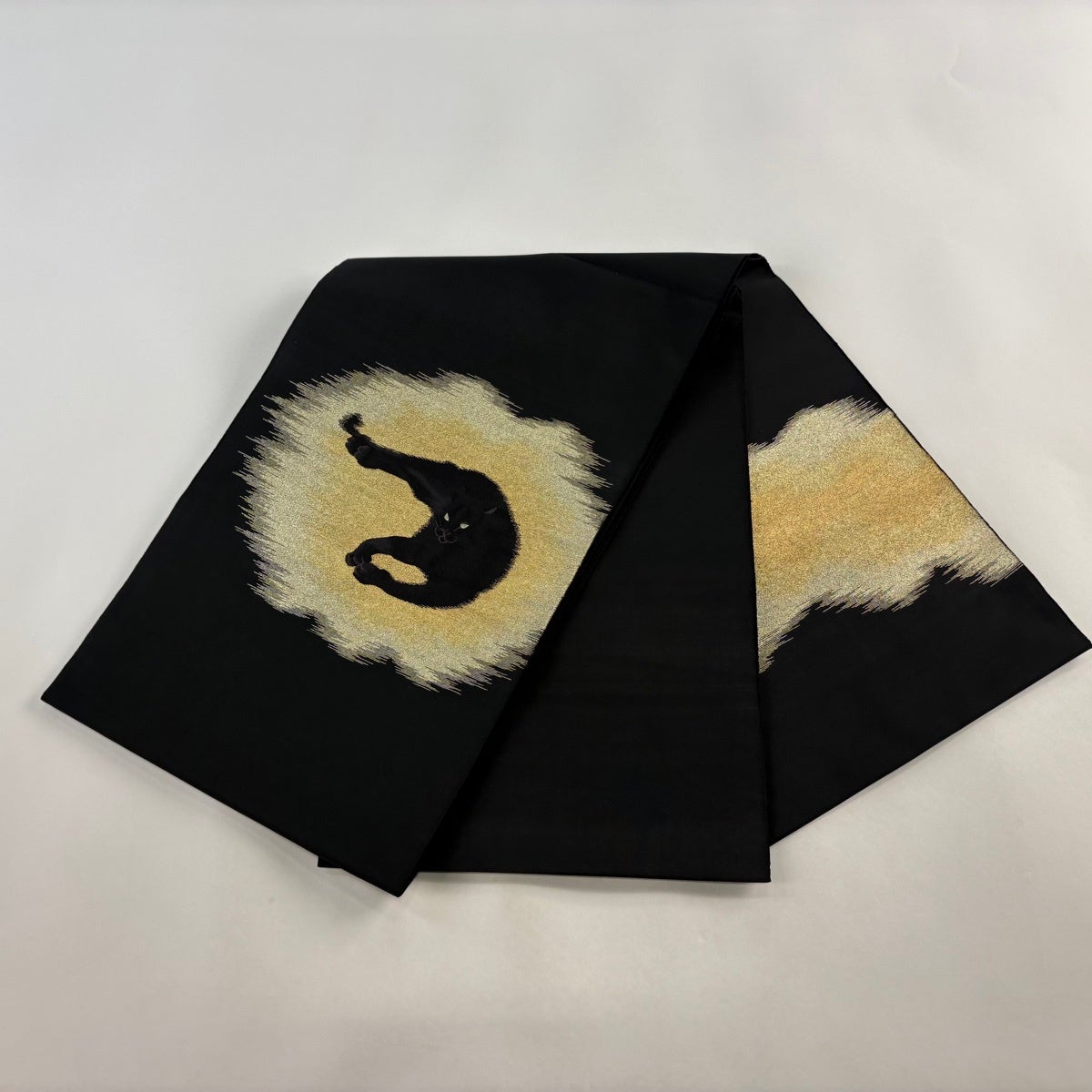 美品】 袋帯 逸品 落款あり 黒豹 金糸 黒 お太鼓柄 正絹｜中古・古着