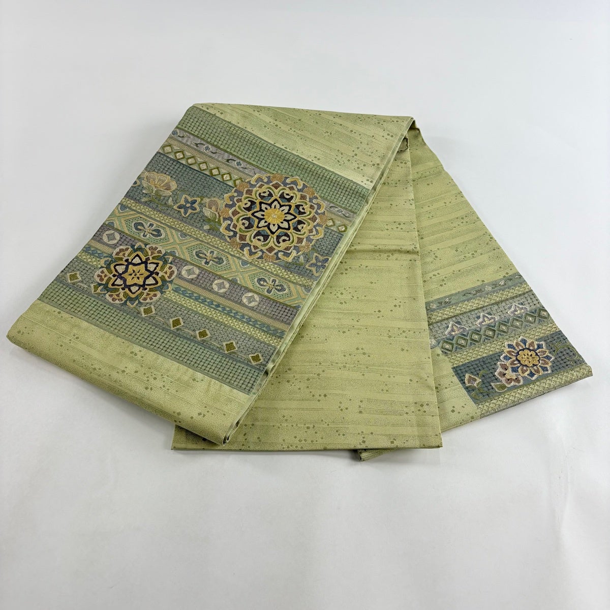 美品】 袋帯 名品 華文 有職文様 刺繍 金銀彩 鶯色 お太鼓柄 正絹