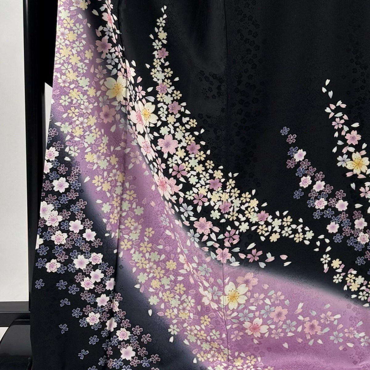 振袖 身丈170.5cm 裄丈68cm L 袷 桜 花びら 金彩 ぼかし 黒 正絹 名品