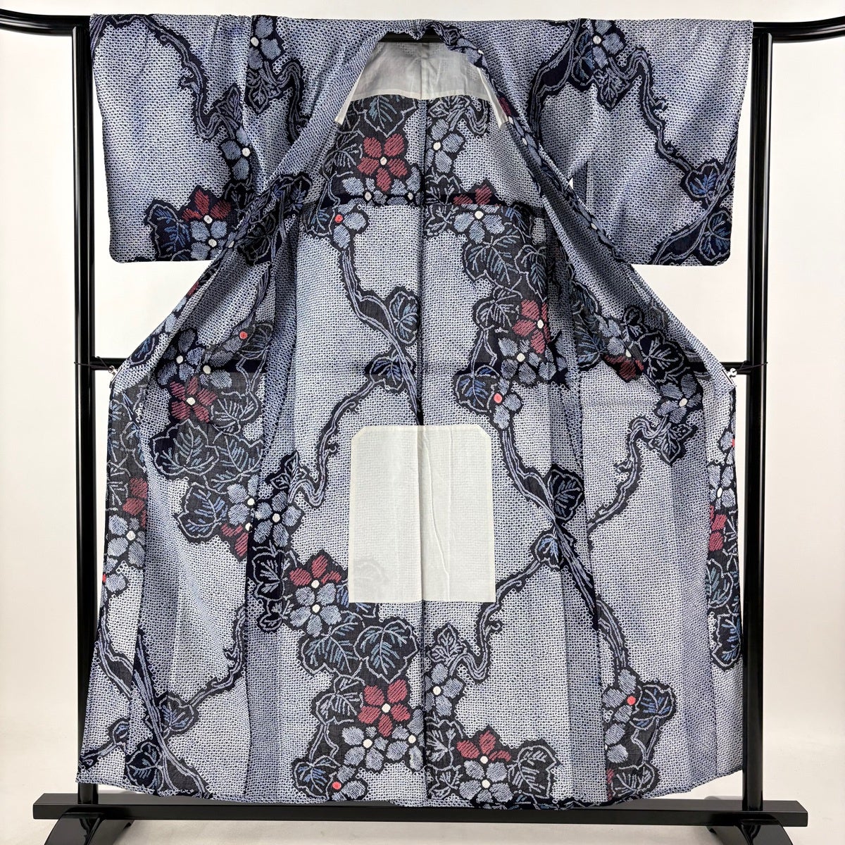 美品】 浴衣 身丈155cm 裄丈63cm S 絞り浴衣 草花 紺色 綿 名品｜中古