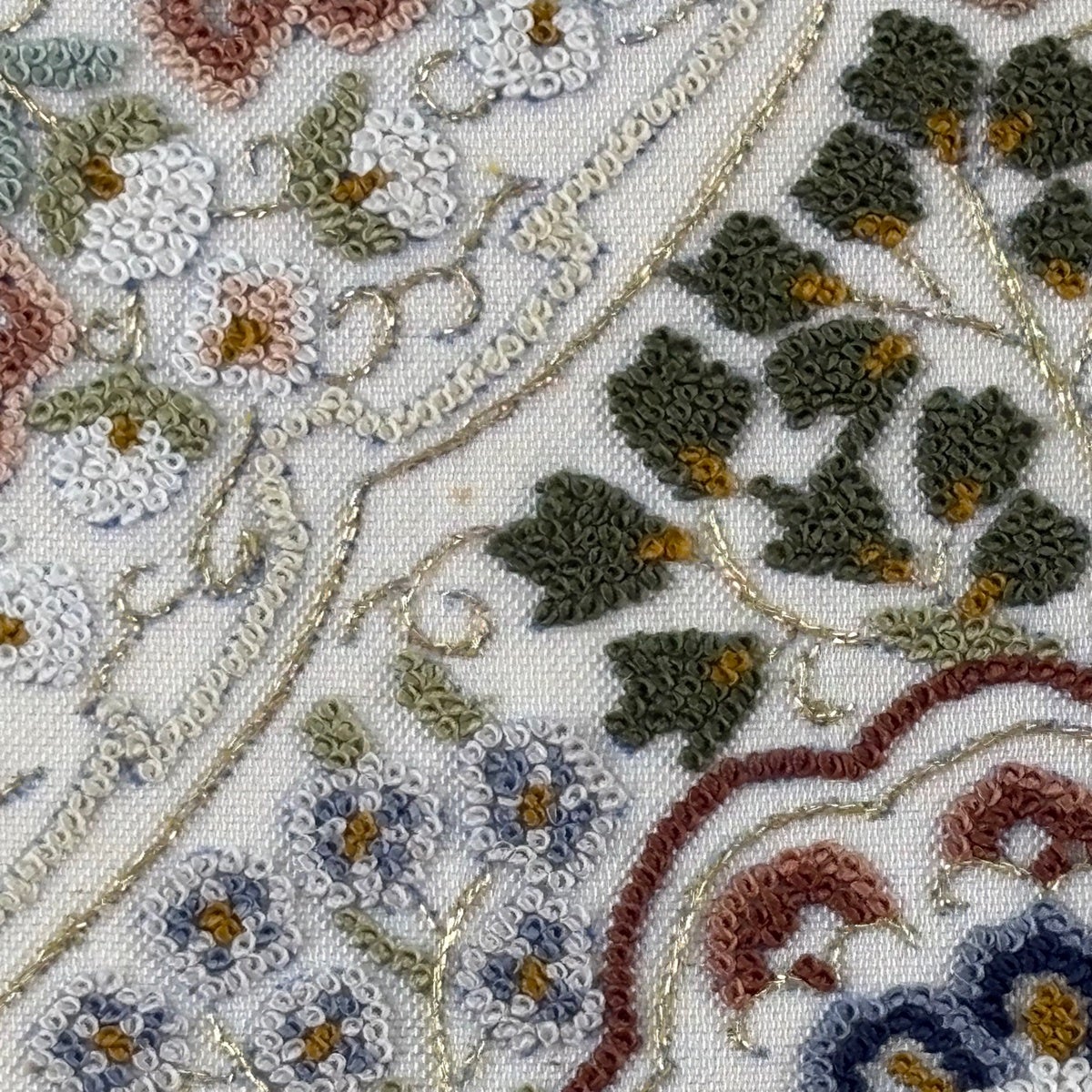 美品】 袋帯 逸品 華文 菱 相良刺繍 金糸 ベージュ 六通 正絹｜中古