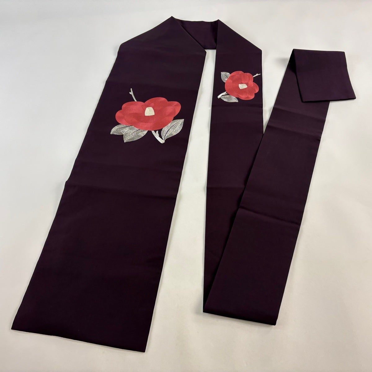 名古屋帯 優品 椿 銀糸 刺繍 濃紫 正絹｜中古・古着・リサイクル着物