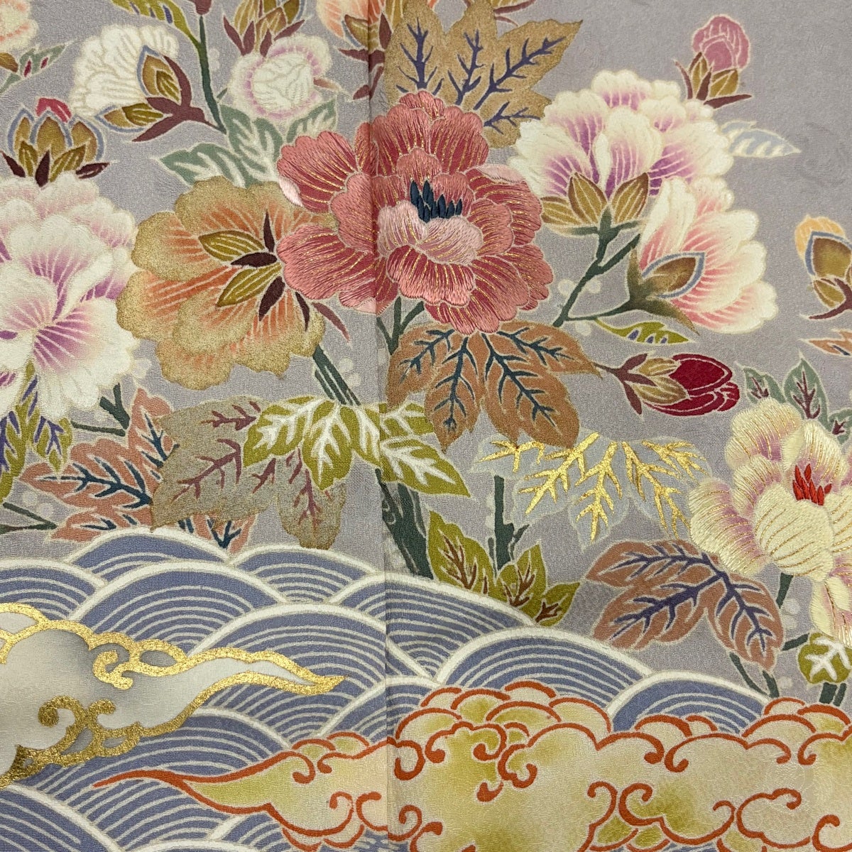 色留袖 身丈165cm 裄丈65.5cm M 袷 牡丹 雲文 金彩 刺繍 灰茶 正絹 秀