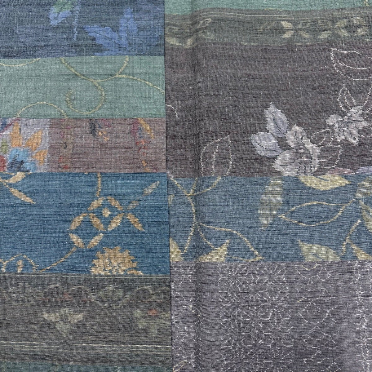 美品】 紬 身丈159cm 裄丈67.5cm L 袷 花唐草 段縞 紺色 正絹 秀品