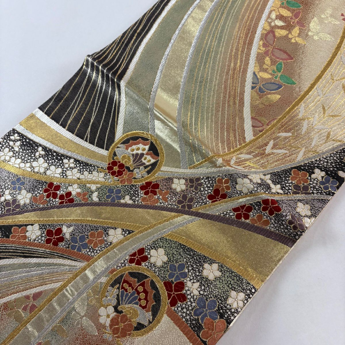 在庫一掃】 袋帯 名品 振袖向き 鎌倉文 蝶 金銀糸 箔 金色 六通 正絹