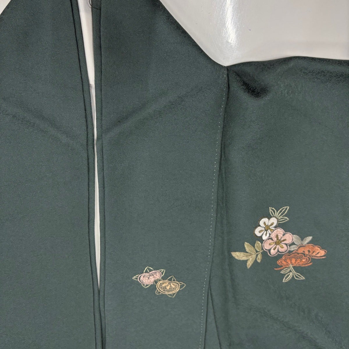 美品】 付下げ 身丈169cm 裄丈68cm L 袷 雪輪 草花 刺繍 絞り 深緑