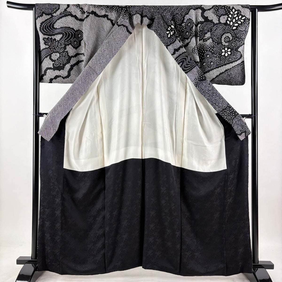 訪問着 身丈162.5cm 裄丈64cm M 袷 鼓 草花 総絞り 黒 正絹 秀品｜中古