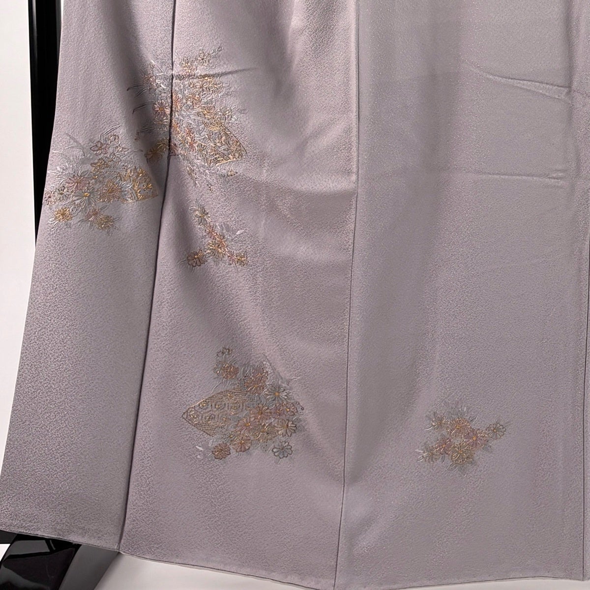 付下げ 身丈163cm 裄丈68cm L 袷 扇面 草花 刺繍 金糸 薄紫 正絹 秀品