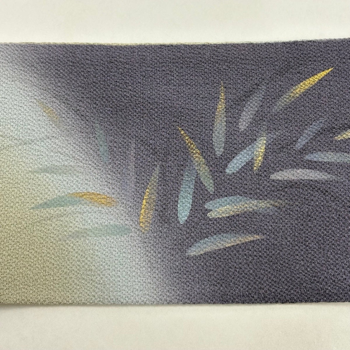 美品】 名古屋帯 秀品 落款あり 文字文 芝草 金彩 縮緬 灰色 正絹