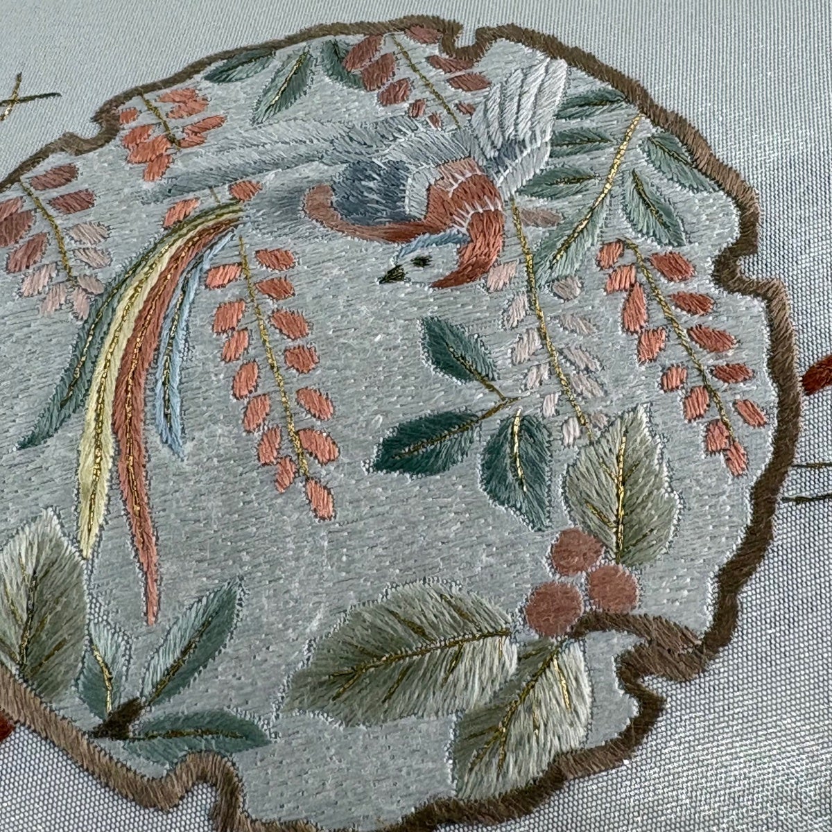 美品】 名古屋帯 秀品 雪輪 花鳥 刺繍 箔 銀色 正絹｜中古・古着