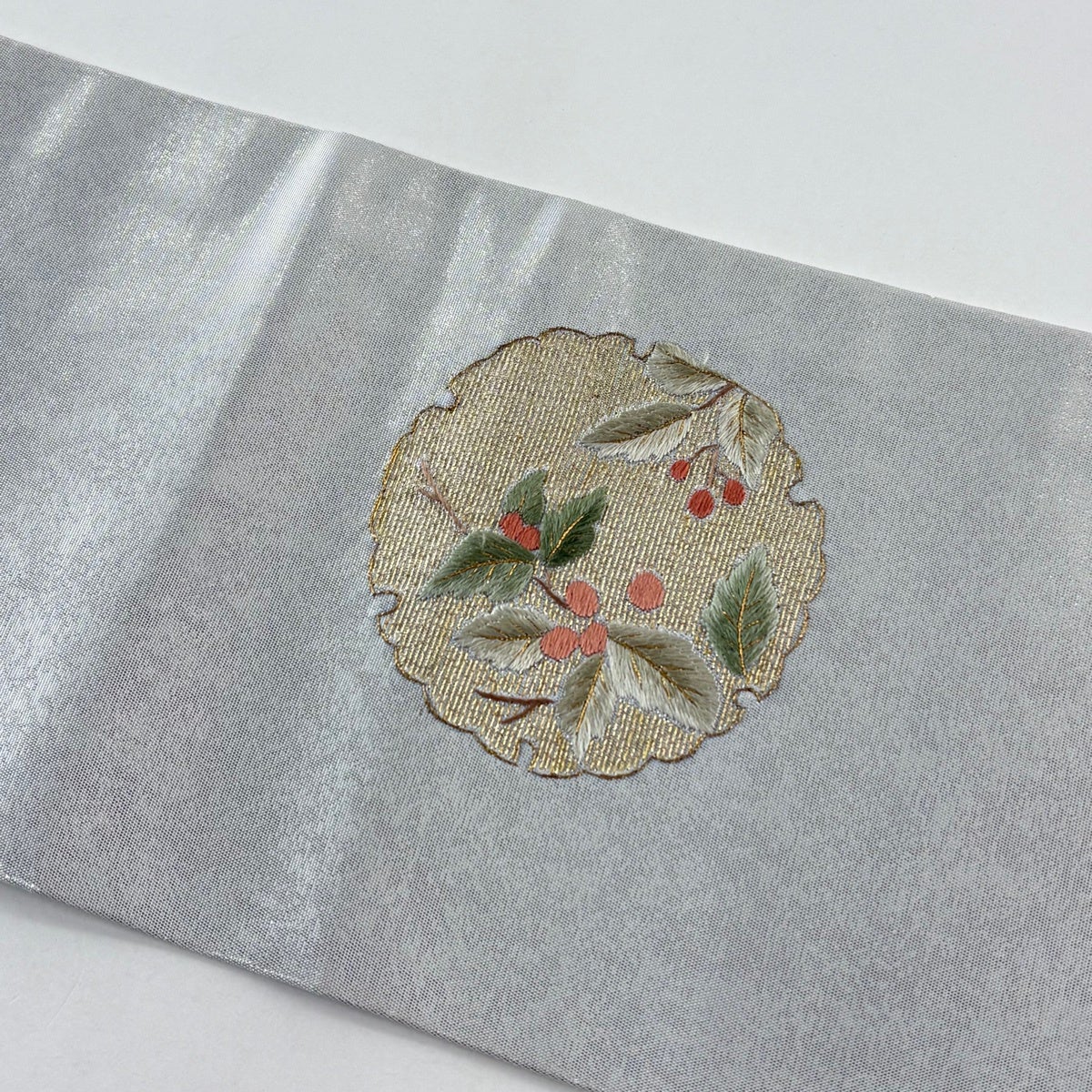 美品】 名古屋帯 秀品 雪輪 花鳥 刺繍 箔 銀色 正絹｜中古・古着