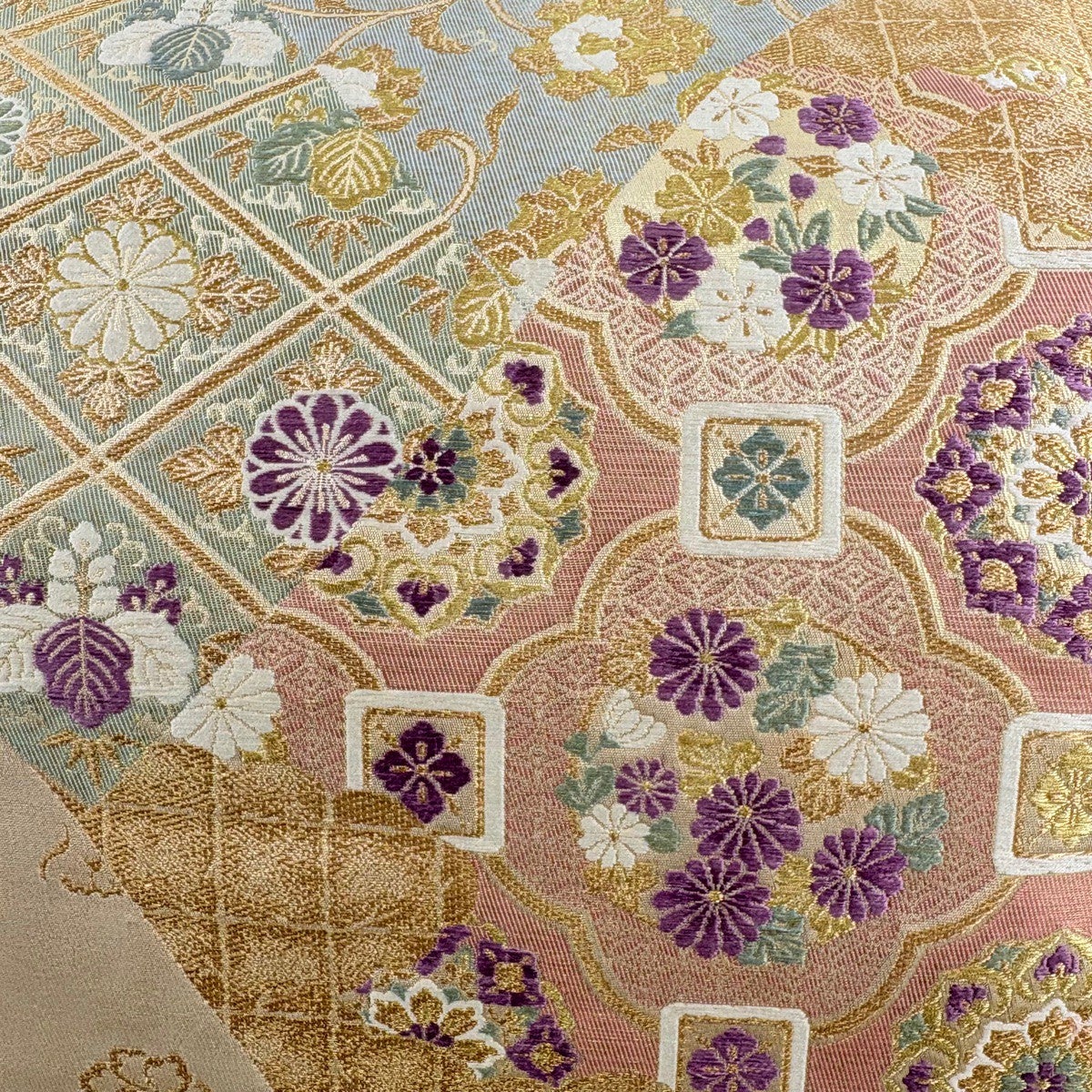 ☆ 袋帯 花草模様 本金箔 金糸 薄紫色 O-4674 袋帯 名品 じゅらく 落款あり 帝王紫 花唐草 春秋祥華文 金糸 箔 金色