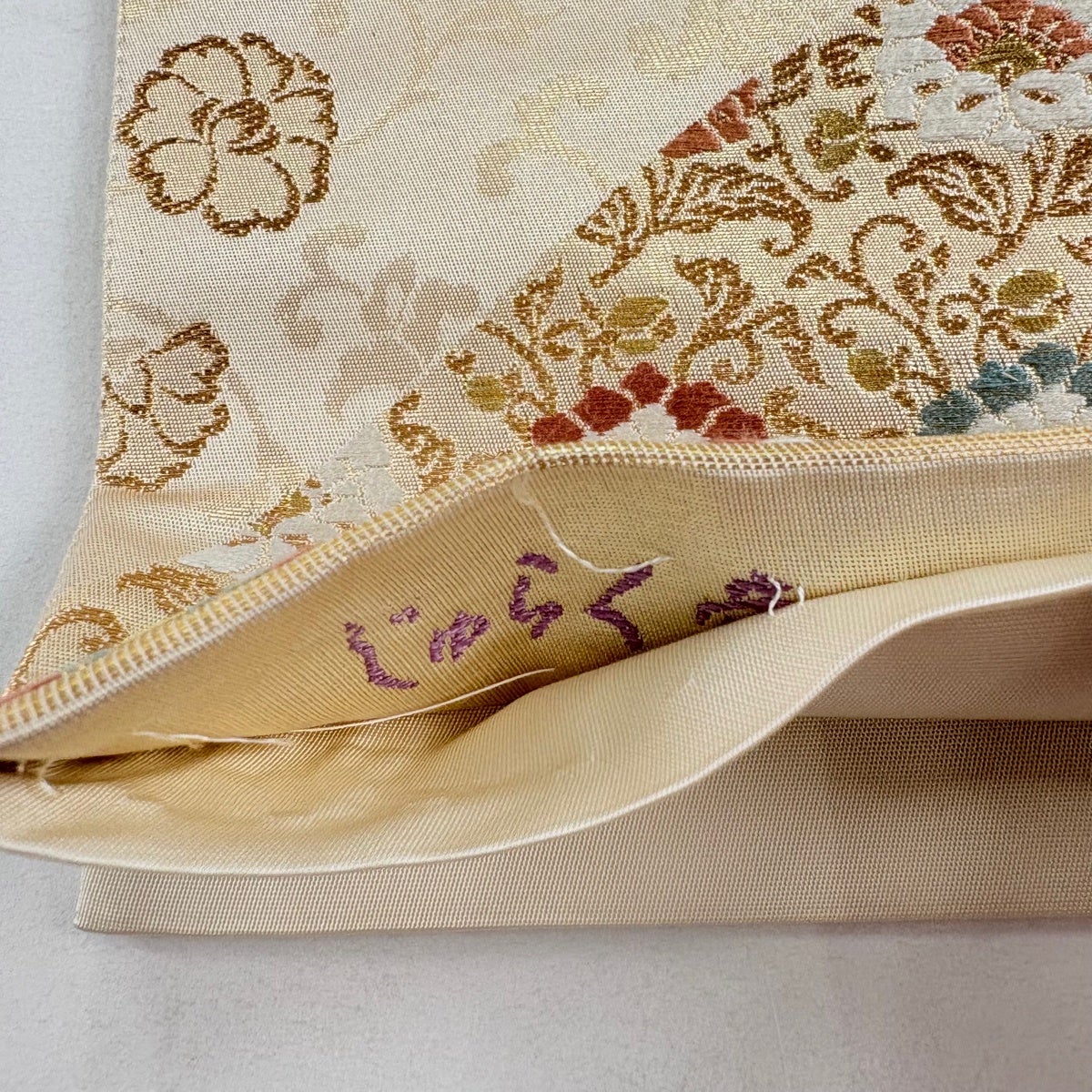 袋帯 名品 じゅらく 落款あり 帝王紫 花唐草 春秋祥華文 金糸 箔 金色