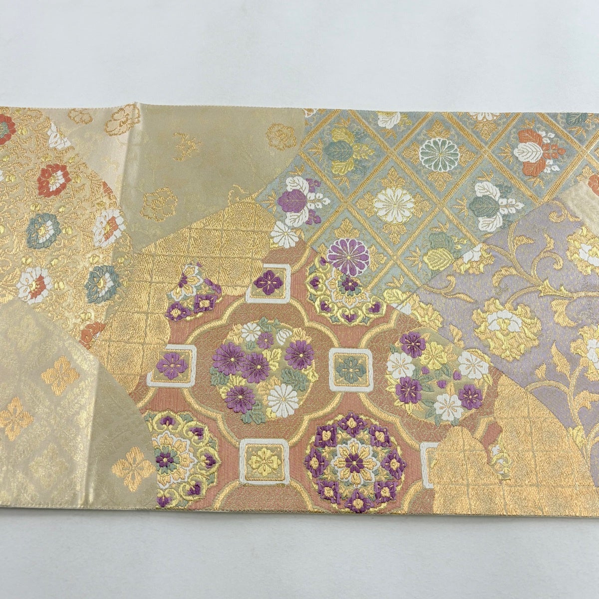 袋帯 名品 じゅらく 落款あり 帝王紫 花唐草 春秋祥華文 金糸 箔 金色