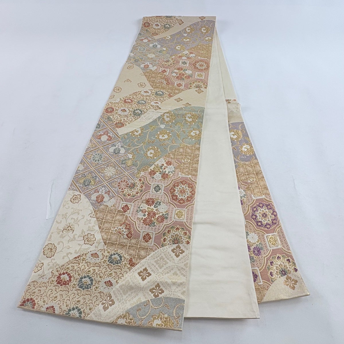 袋帯 名品 じゅらく 落款あり 帝王紫 花唐草 春秋祥華文 金糸 箔 金色