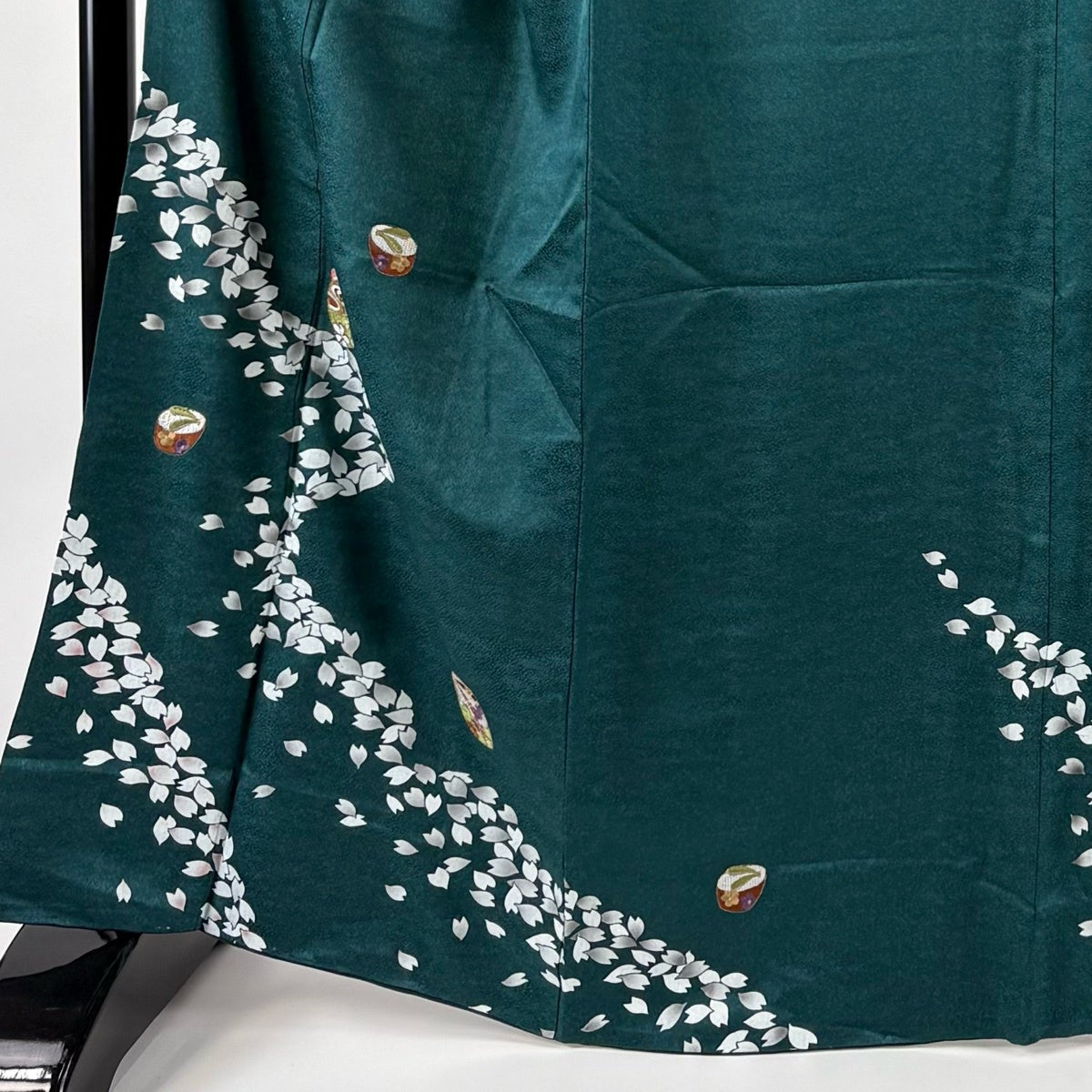 付下げ 身丈165.5cm 裄丈69cm L 袷 ぽっくり 桜の花びら 刺繍 金糸 緑