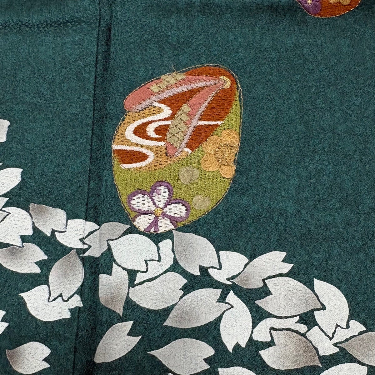 付下げ 身丈165.5cm 裄丈69cm L 袷 ぽっくり 桜の花びら 刺繍 金糸 緑