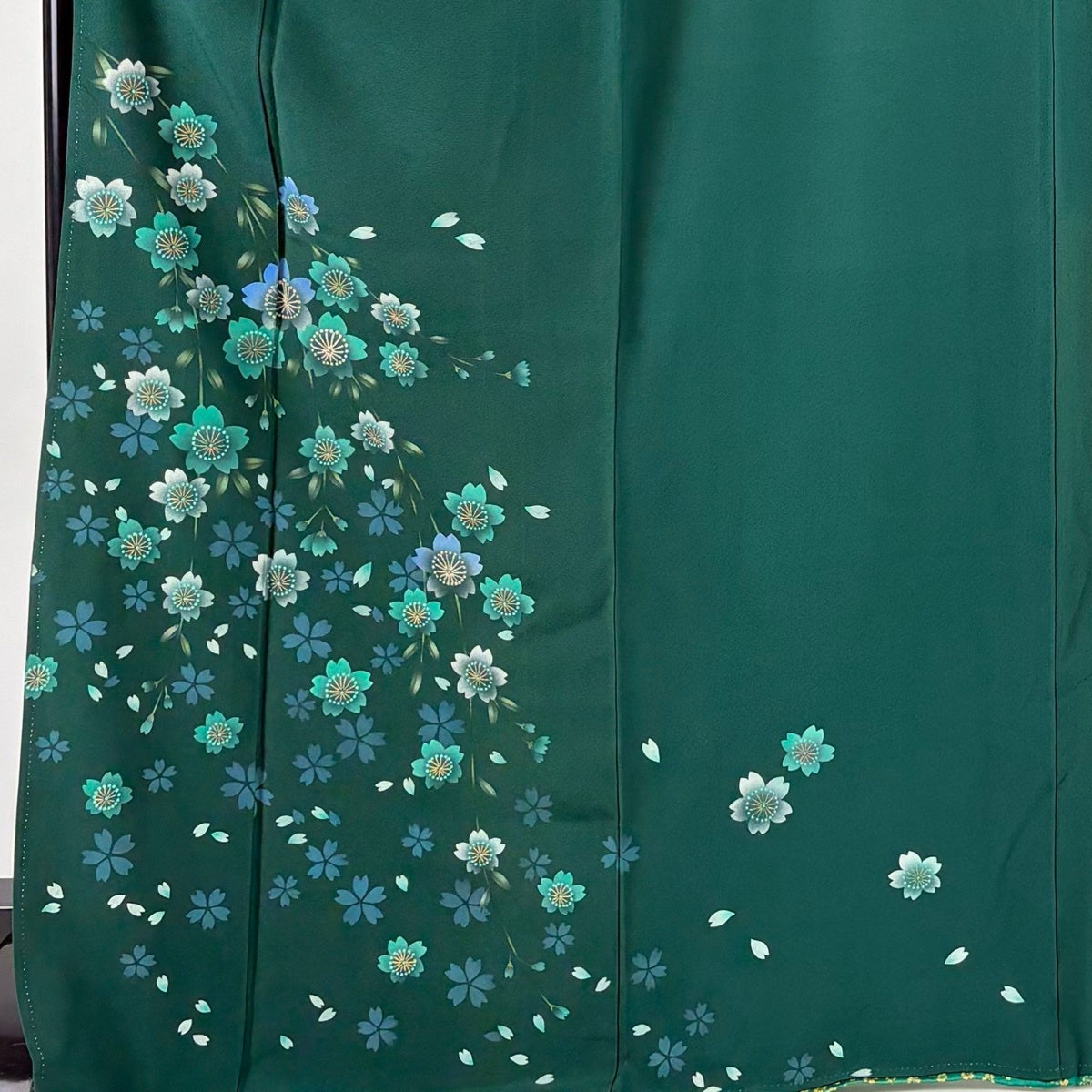 振袖 身丈168cm 裄丈66cm M 袷 桜 花びら 金銀彩 緑 正絹 秀品｜中古