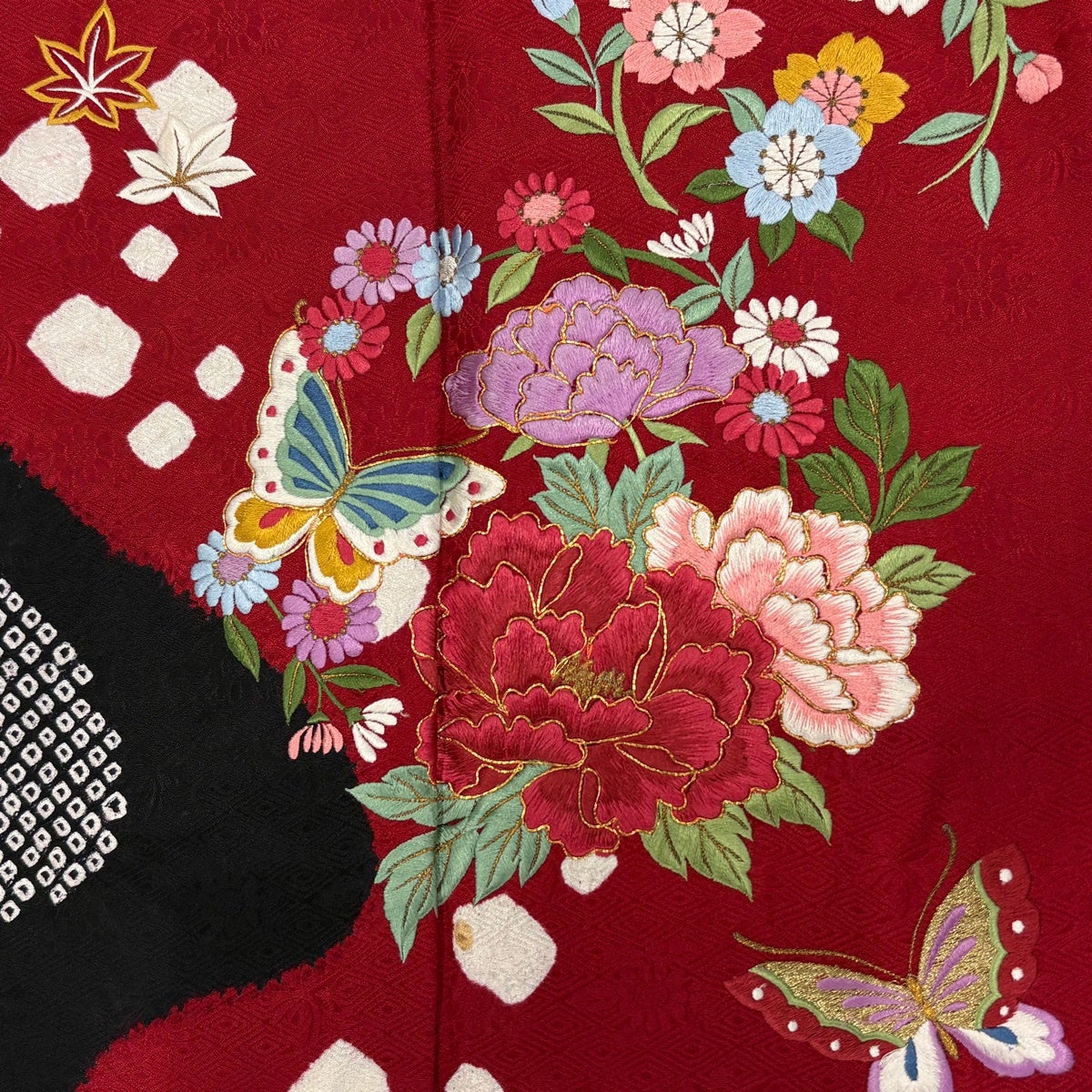 振袖 身丈159cm 裄丈64.5cm M 袷 花丸文 蝶 刺繍 絞り 赤 正絹 秀品