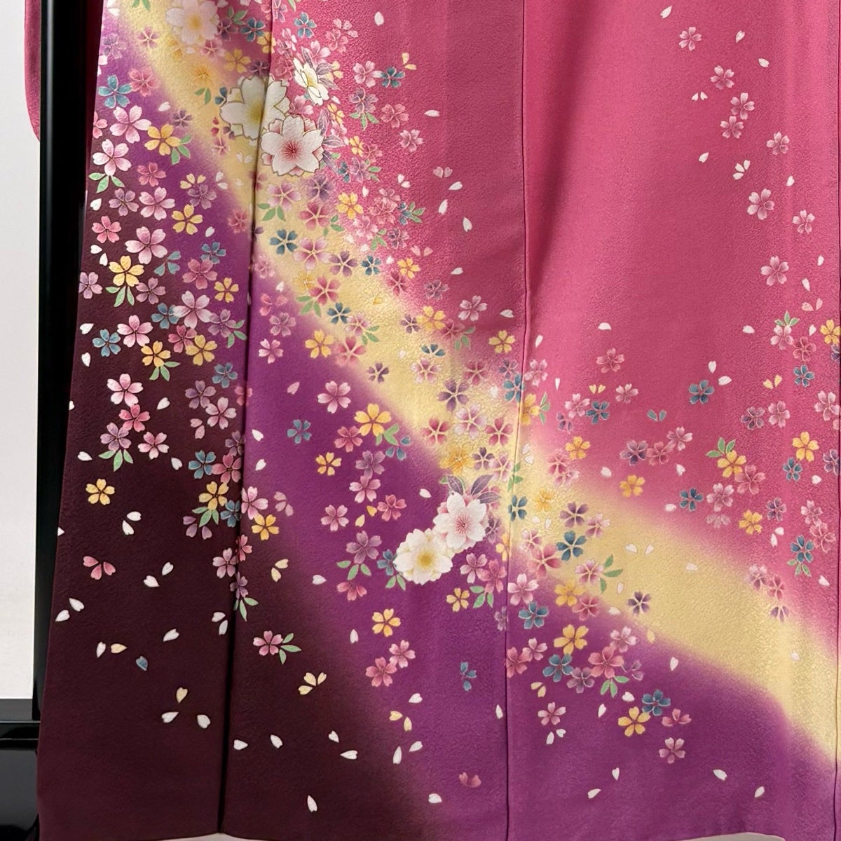 美品】 振袖 身丈168cm 裄丈70cm L 袷 桜 花びら 金彩 ぼかし ピンク