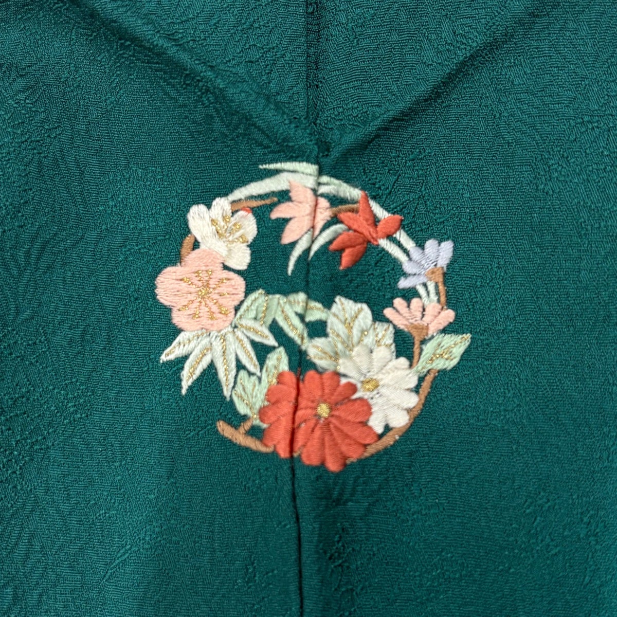 孔雀刺繍振袖 グリーン緑成人式豪華和装身丈約155 裄丈約64.5後幅29.5 振袖 身丈158cm 裄丈67.5cm L 袷 花丸文 松竹梅 金銀糸 刺繍 緑 正絹