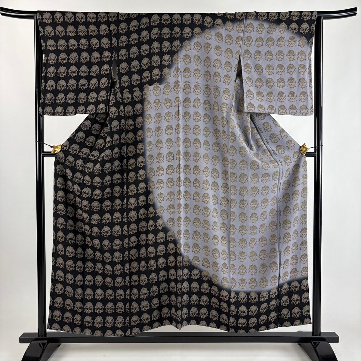 訪問着 美品 名品 身丈17305cm 裄丈71cm 正絹 【中古】 訪問着 身丈153.5cm 裄丈64.5cm M 袷 草花 染め分け 黒 正絹 秀品