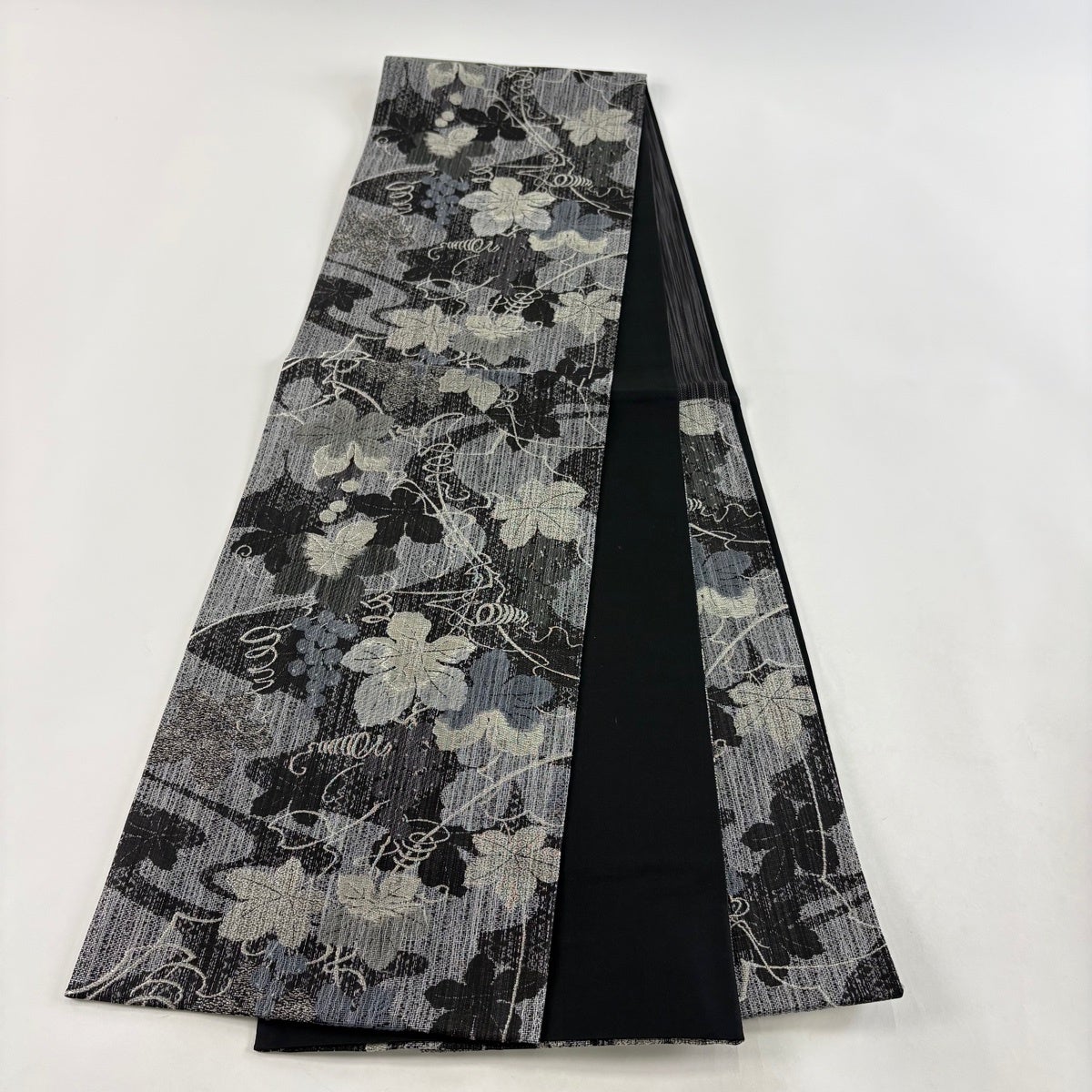 美品】 袋帯 名品 葡萄 流水 銀糸 黒灰 六通 正絹｜中古・古着