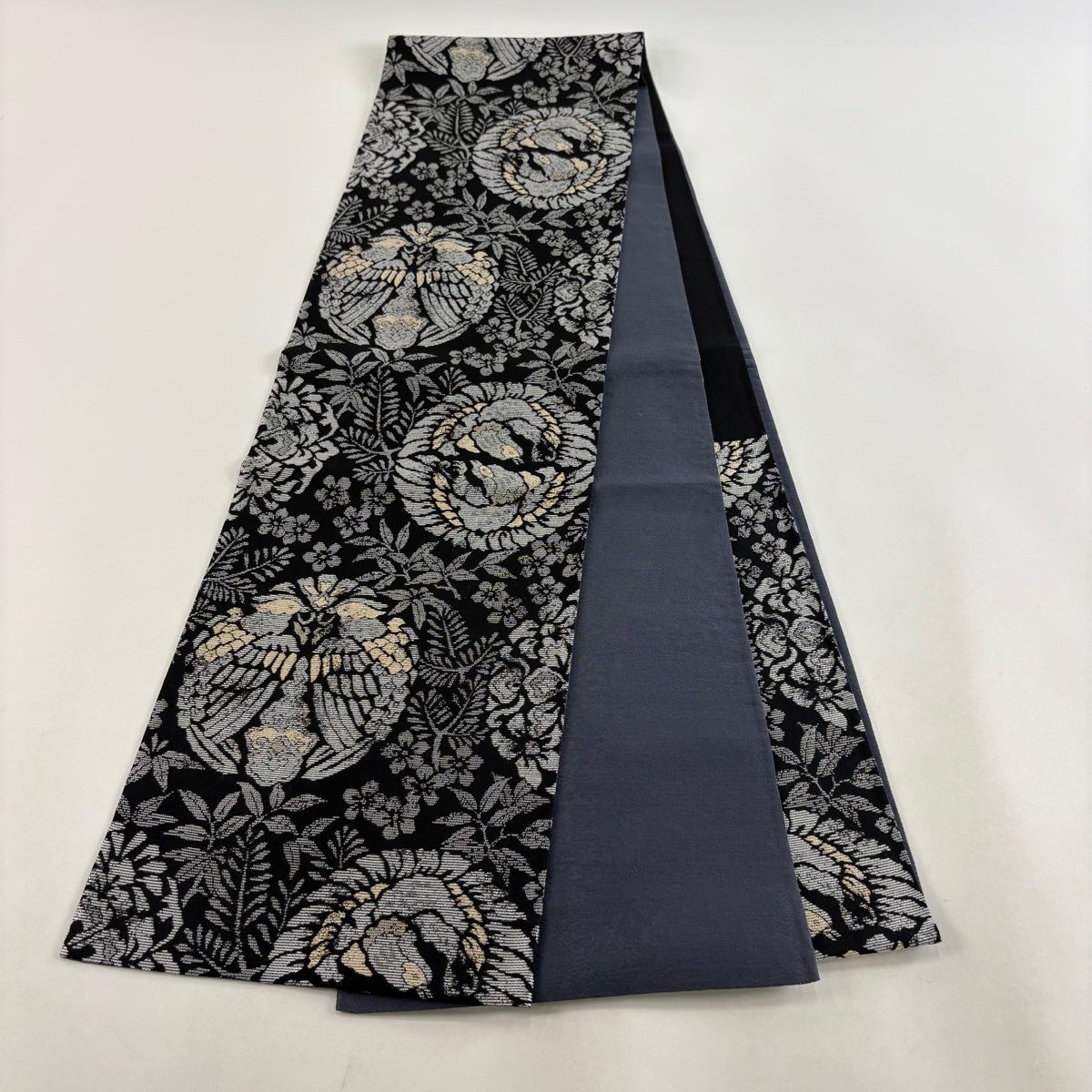 正絹　袋帯　花食鳥　金銀糸 袋帯 名品 向鳥 草花 金銀糸 黒 六通 正絹｜中古・古着・リサイクル