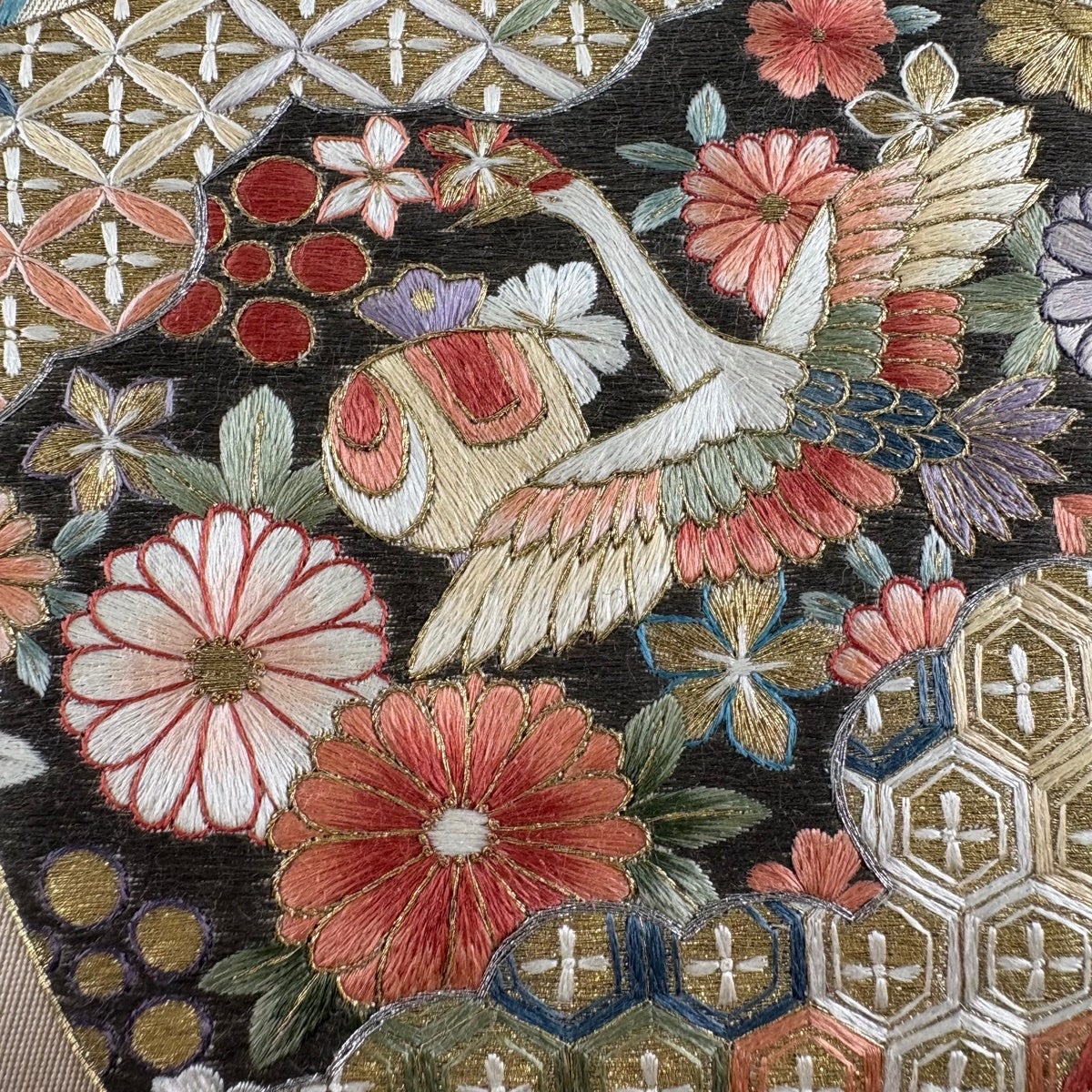 袋帯 名品 落款あり 雲娥導 扇 花鳥 蘇州刺繍 金銀糸 金色 お太鼓柄