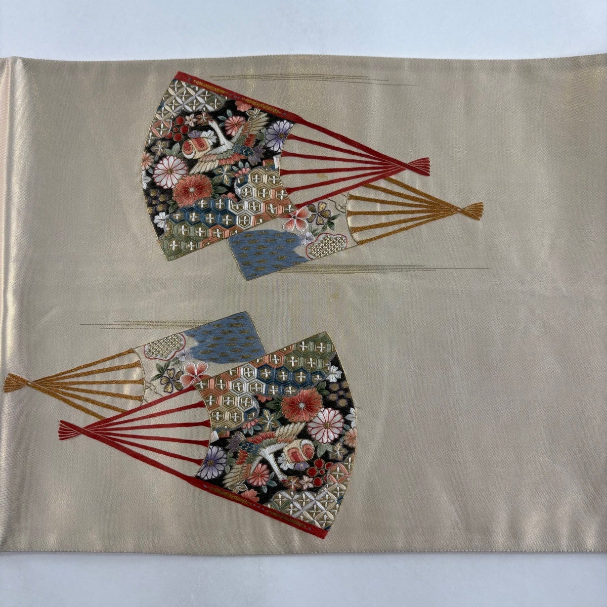 袋帯 名品 落款あり 雲娥導 扇 花鳥 蘇州刺繍 金銀糸 金色 お太鼓柄