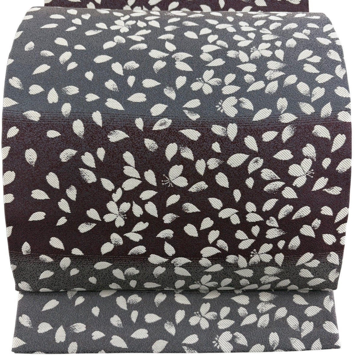 美品】 袋帯 名品 桜の花びら 横段 灰色 全通 正絹｜中古・古着