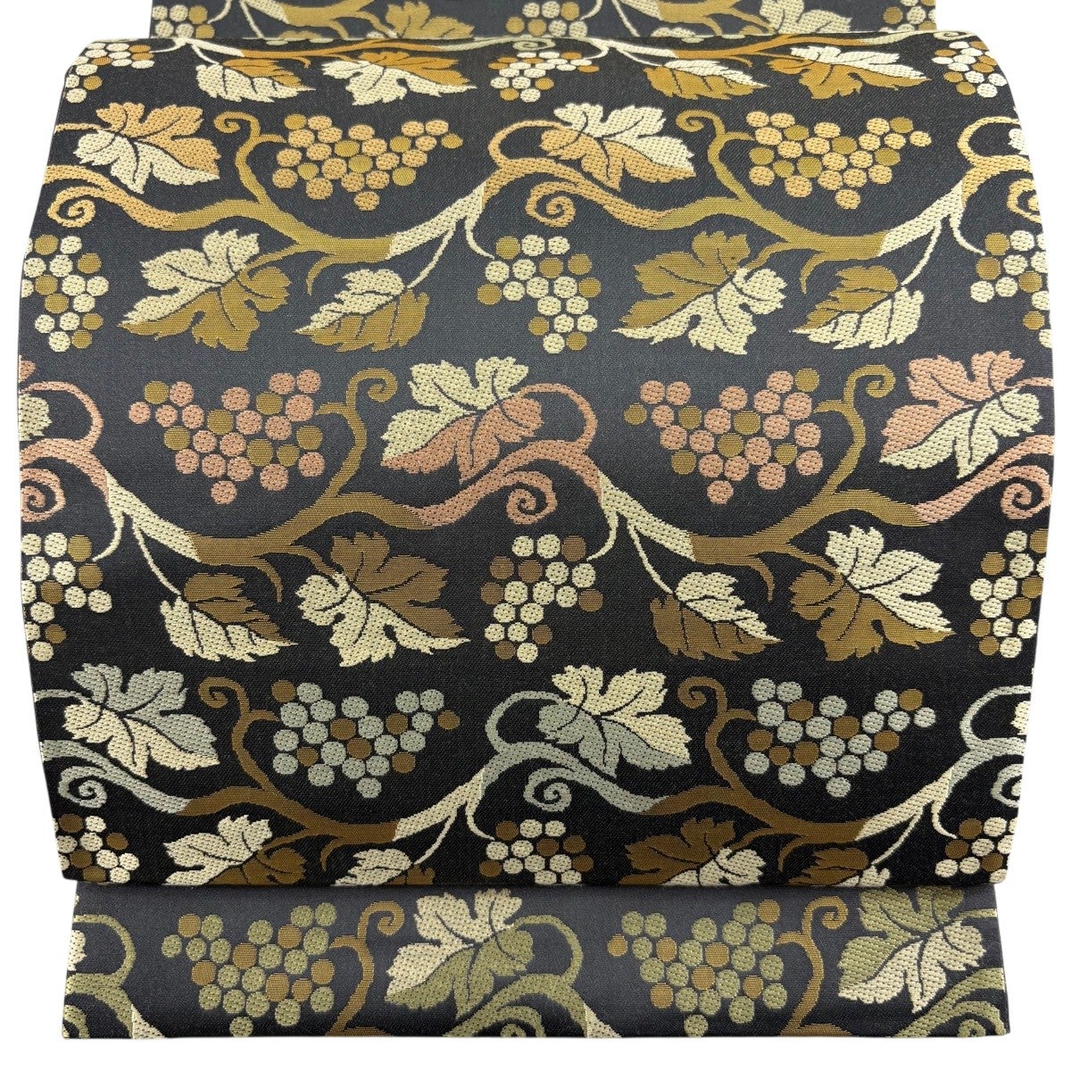 悠久の美　箔屋清兵衛　袋帯 美品 逸品 落款 箔 灰紫 お太鼓柄 正絹 美品】 袋帯 名品 箔屋清兵衛 落款あり 葡萄 箔 黒灰 六通 正絹｜中古