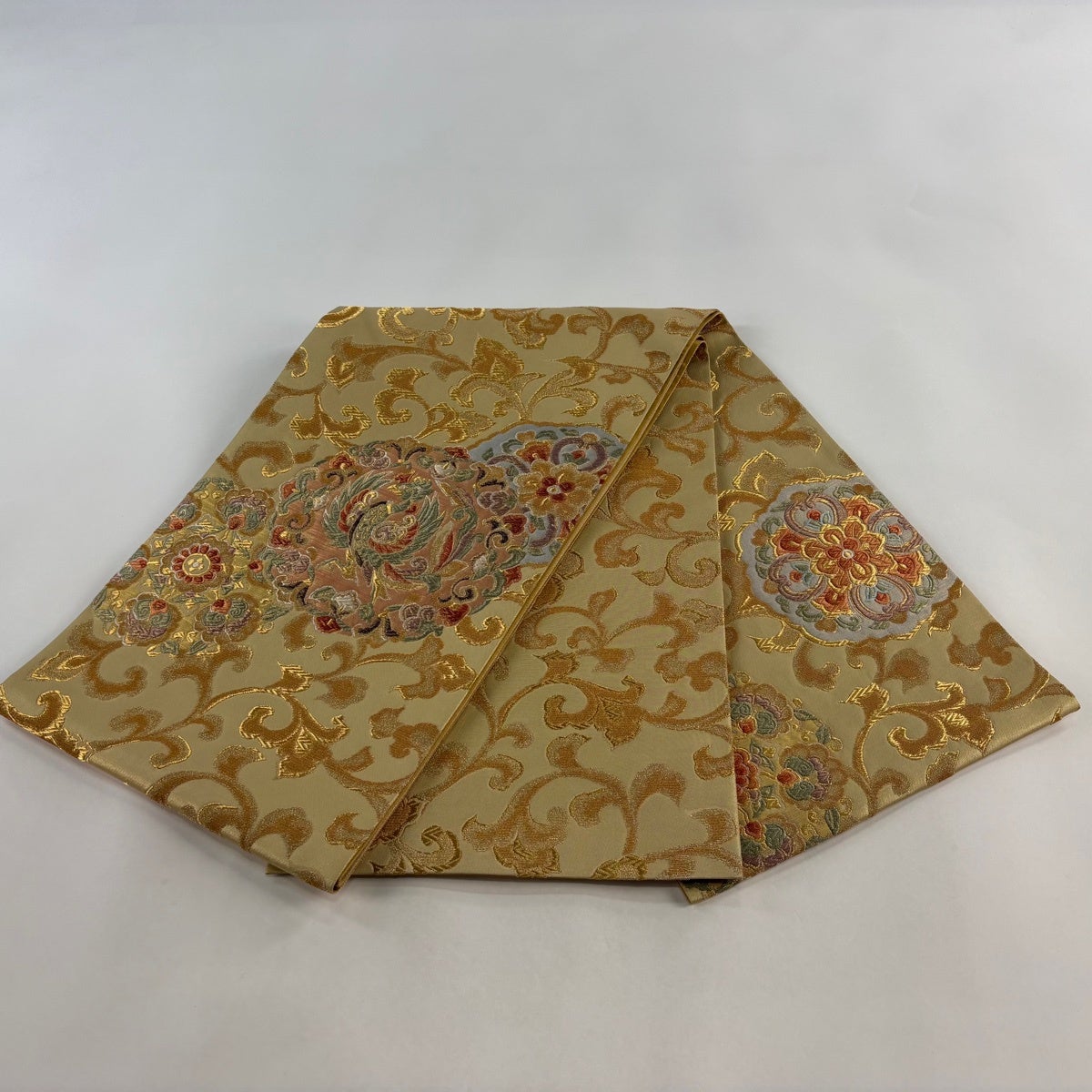 美品】 袋帯 逸品 鳳凰 華文 金華山織 金糸 金色 お太鼓柄 正絹｜中古