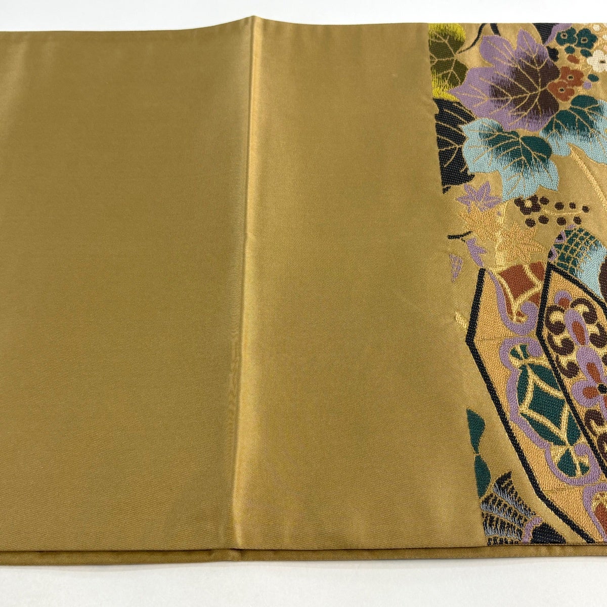 美品】 袋帯 逸品 白綾苑大庭 落款あり 貝桶 草花 金糸 薄茶色 六通