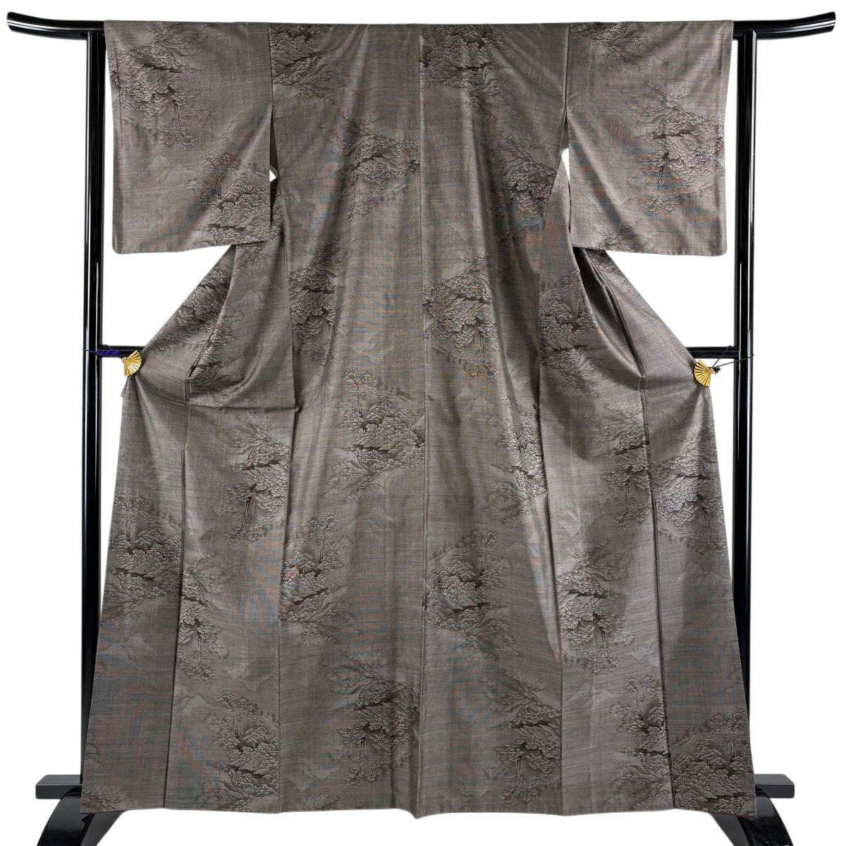 大島紬 身丈164cm 裄丈64cm 正絹 逸品 【中古】 大島紬 身丈164cm 裄丈63cm S 袷 純泥染 証紙あり 樹木 山並み 茶色